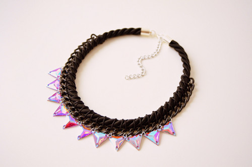 Náhrdelník BLACK TRIANGLE — foto 3