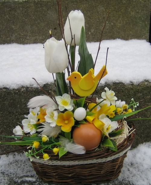 Košík s tulipány a ptáčkem — foto 3