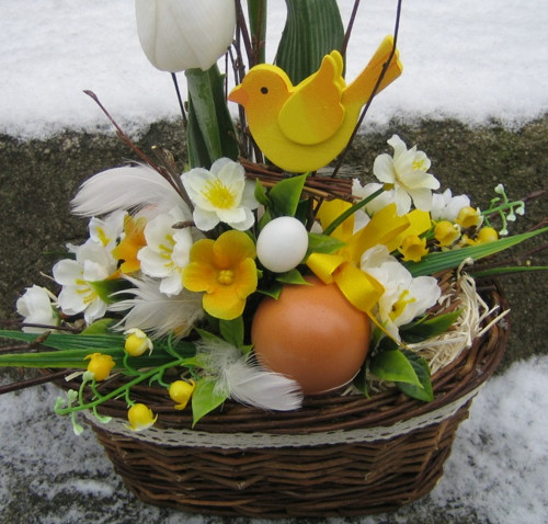 Košík s tulipány a ptáčkem — foto 4
