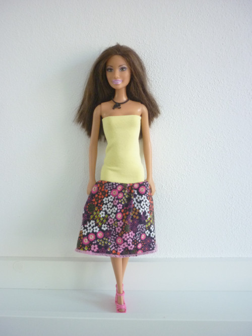 Šaty na panenku Barbie — foto 2