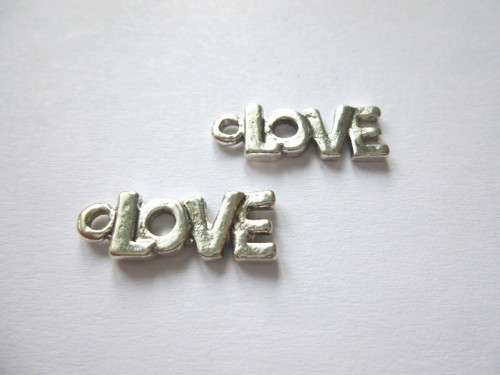 Přívěsek LOVE 2 ks — foto 2