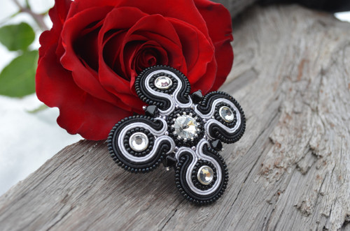 Soutache brož Midnight Cross — foto 3