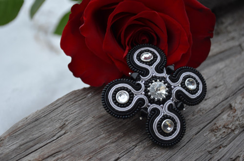 Soutache brož Midnight Cross — foto 4