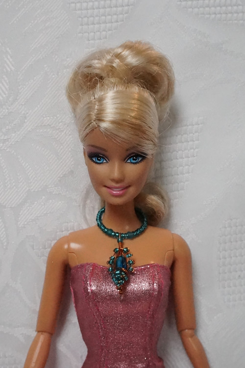 Šperk pro Barbie - drátovaný přívěsek — foto 3
