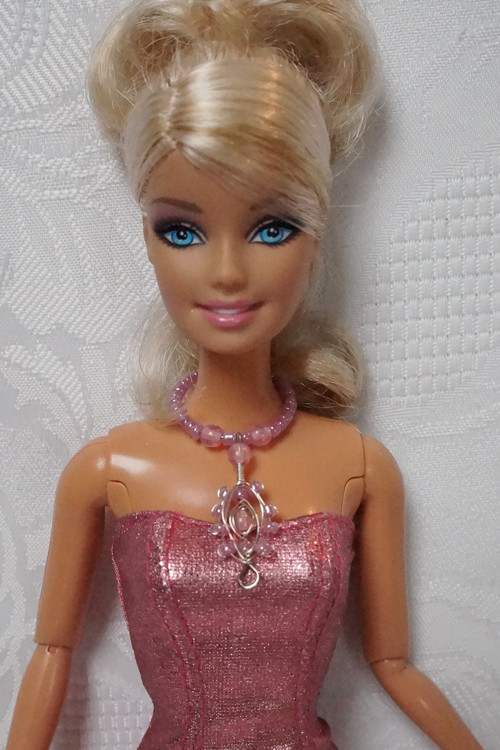 Šperk pro Barbie - drátovaný přívěsek — foto 2