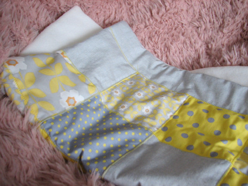 Žluto-šedá patchwork deka pro miminko — foto 2