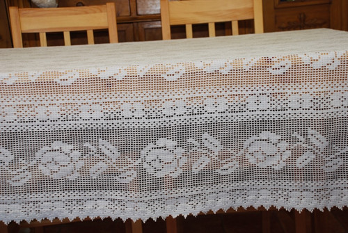 Bělostný větší ubrus — foto 3