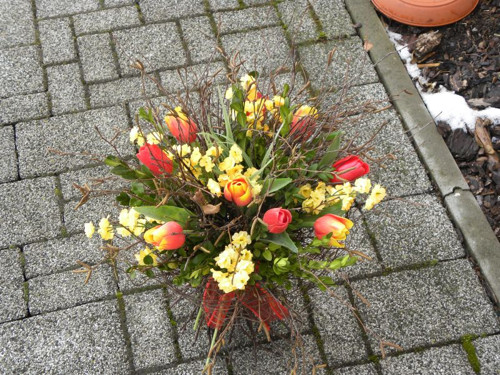 Březová kytka s tulipány — foto 2