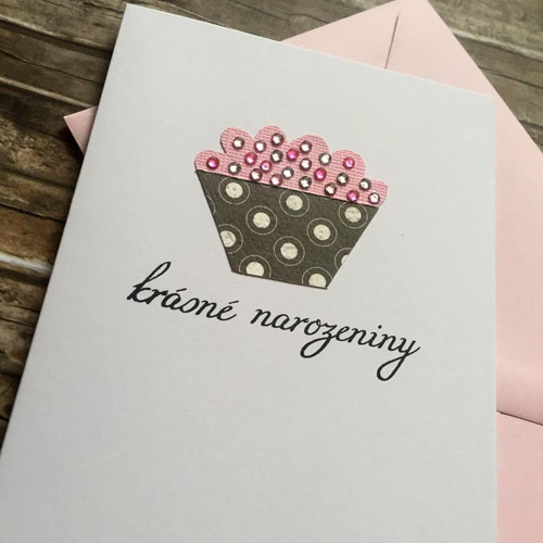 Přání k narozeninám s cupcakem — foto 2