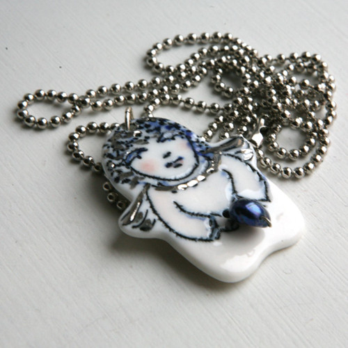 Anděl s perlou (porcelán) — foto 3