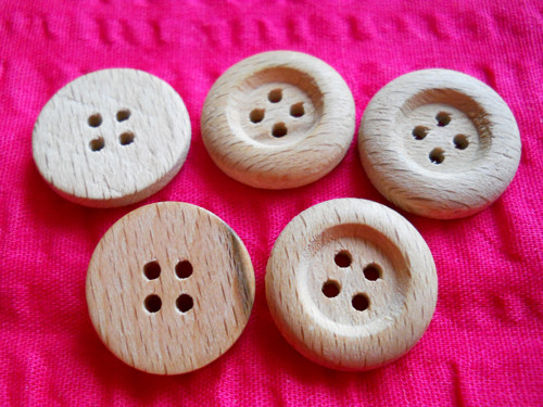 Dřevěný knoflík — foto 2