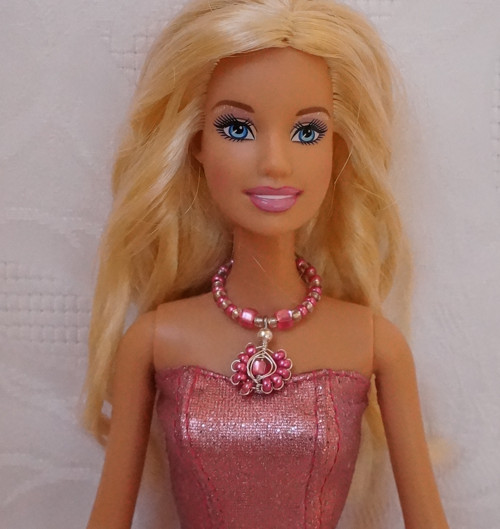 Šperk pro Barbie - drátovaný přívěsek — foto 3