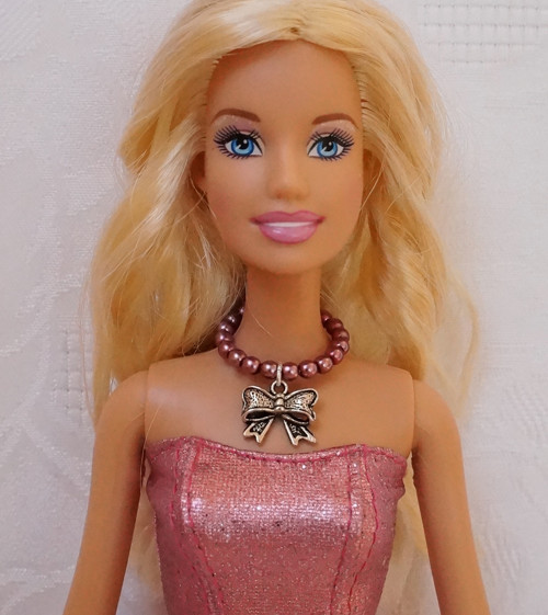 Náhrdelník pro Barbie s mašličkou — foto 3