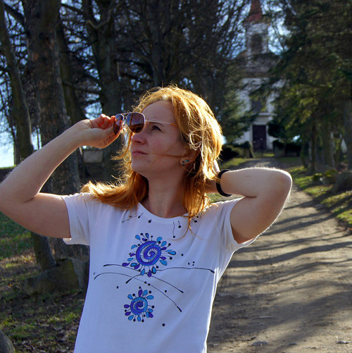 Bílé triko malované S-L, SLEVA — foto 2