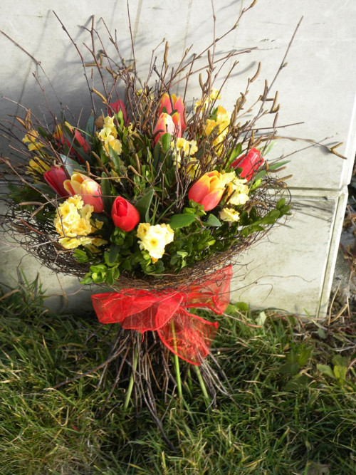 Březová kytka s tulipány — foto 4
