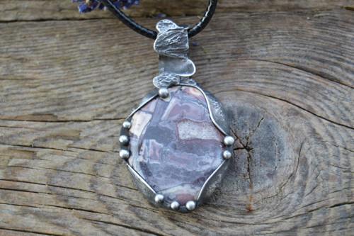 Amulet ze stříbrného jaspisu — foto 2