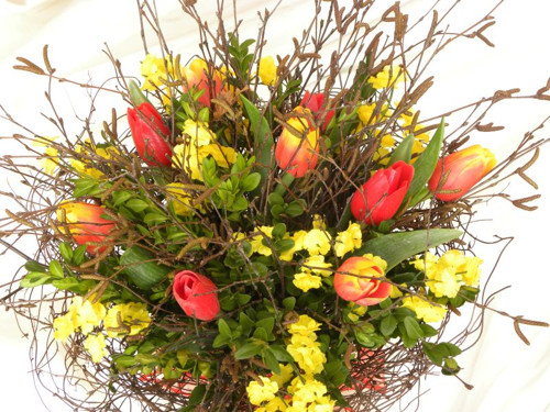 Březová kytka s tulipány — foto 2