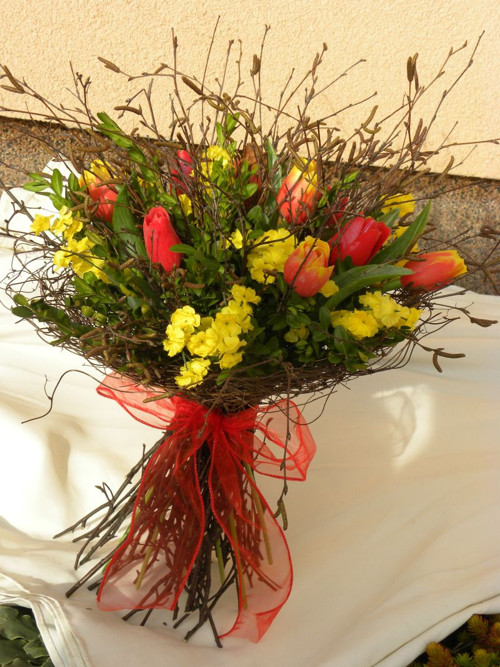 Březová kytka s tulipány — foto 3