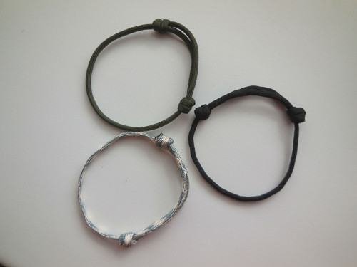 Uni jednoduchý paracord náramek — foto 2