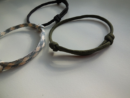 Uni jednoduchý paracord náramek — foto 3