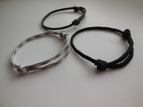 Uni jednoduchý paracord náramek — foto 4