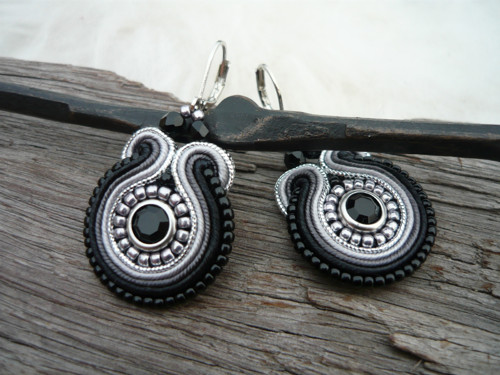 Soutache náušnice Mini Black and Silver — foto 3