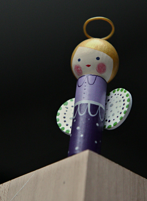 Anděl - dřevěná malovaná figurka — foto 2