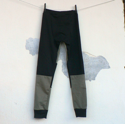 Podvlíkačky - tepláky (khaki-černá) vel. 140 — foto 2