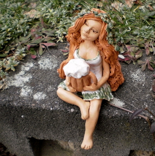 Víla Chmeluška-s půllitříkem-cca 19cm — foto 4