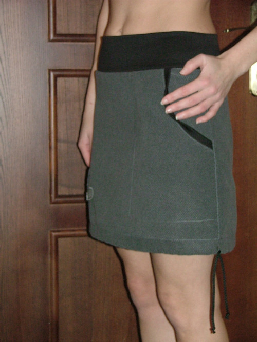 Šedá s kapsou a půlkvětem — foto 3
