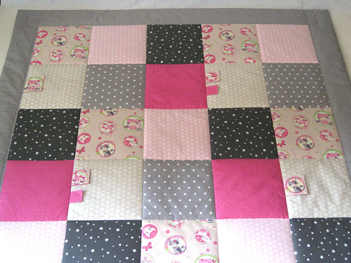 PATCHWORK deka s praporky 120x120 - kočičky šedé — foto 3