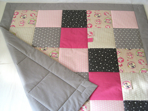 PATCHWORK deka s praporky 120x120 - kočičky šedé — foto 4
