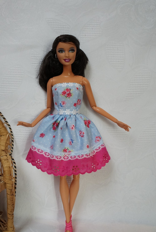 Šaty pro Barbie s madeirou — foto 2