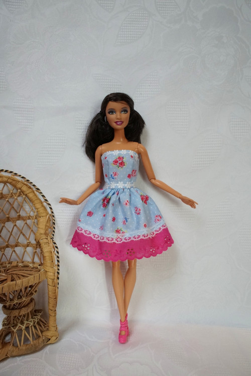 Šaty pro Barbie s madeirou — foto 3