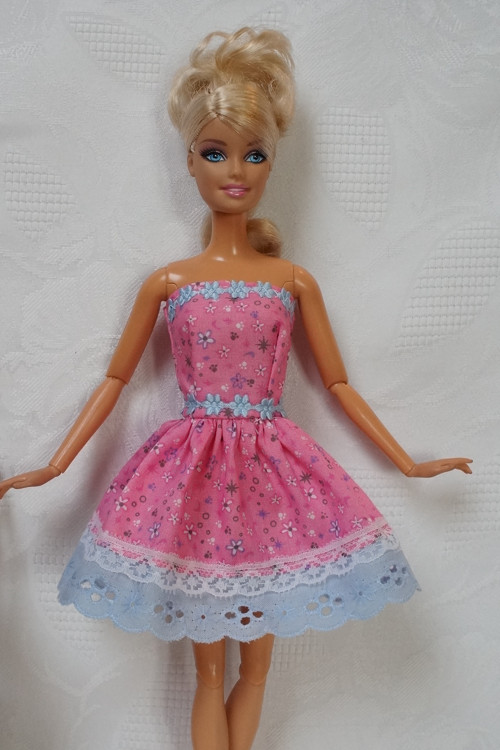 Šaty pro Barbie s madeirou — foto 3
