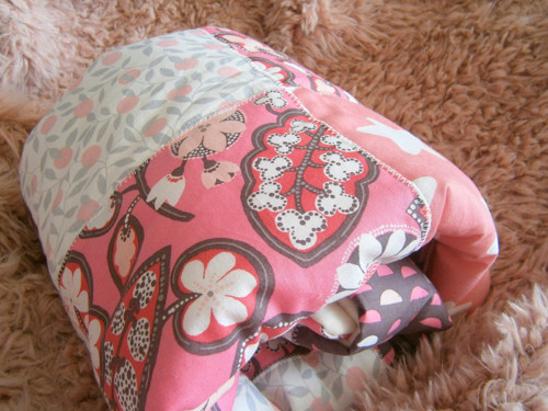 Růžovo-hnědá patchwork deka pro miminko — foto 2