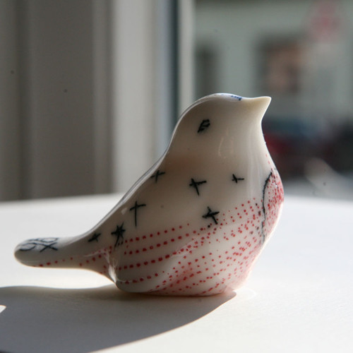 Na parapet...... ptáče (porcelán) — foto 3