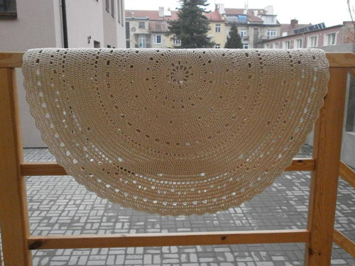 Háčkovaný koberec - smetanový — foto 3