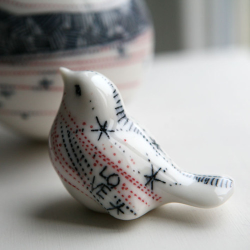 Na parapet...... ptáče (porcelán) — foto 3