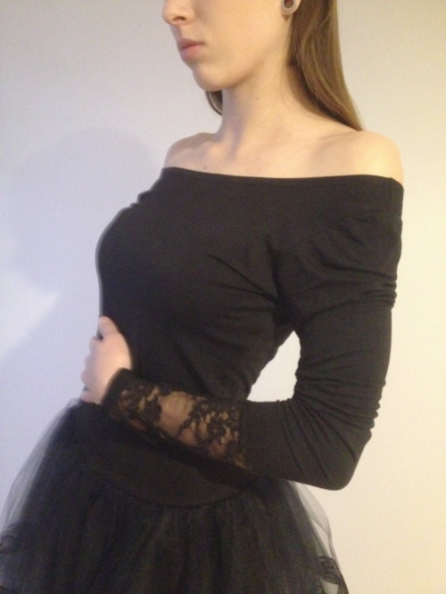 Černé krajkové tričko — foto 3