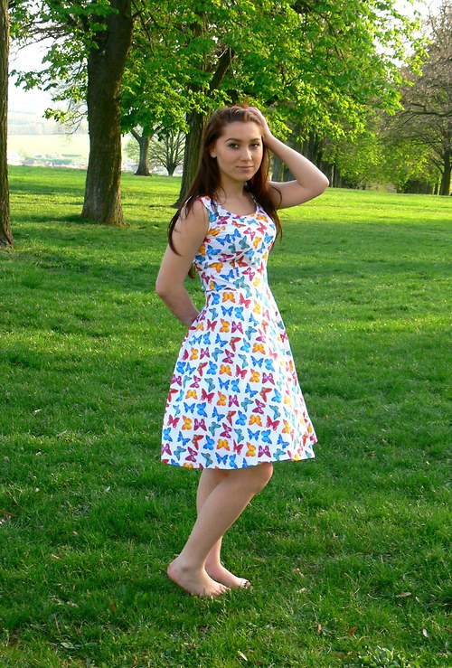 Šaty s motýlky — foto 2