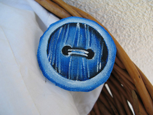 Knoflíček ladí k riflím :) — foto 2