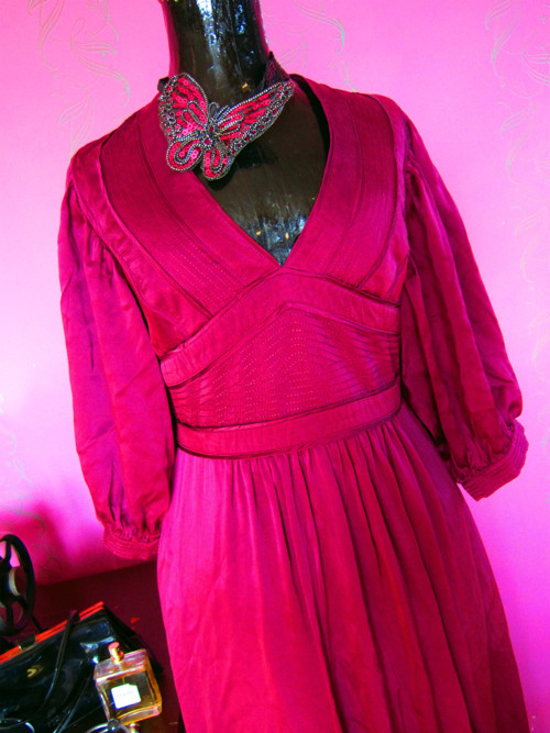 SLEVA!Hedvábné šaty fatal fuchsia — foto 2