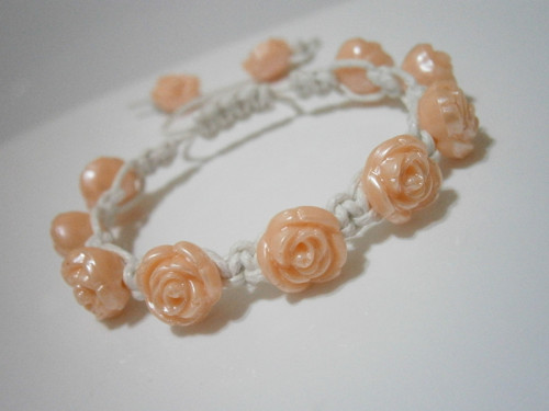 Dětský náramek s růžičkama - macramé/shamballa — foto 2