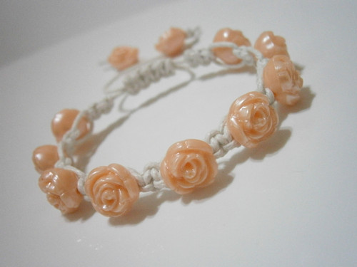 Dětský náramek s růžičkama - macramé/shamballa — foto 3