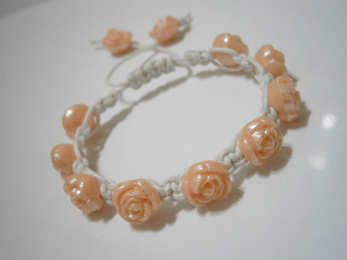 Dětský náramek s růžičkama - macramé/shamballa — foto 4