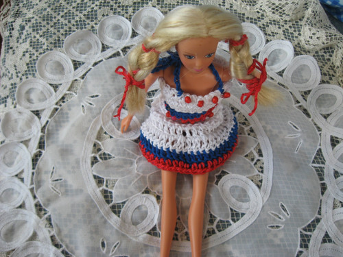 Šatičky na Barbie Národní barvy. — foto 3