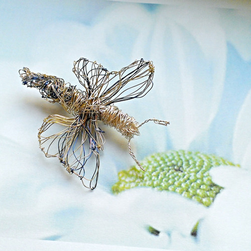 Bzzz - brož drátkovaná postříbřená — foto 2