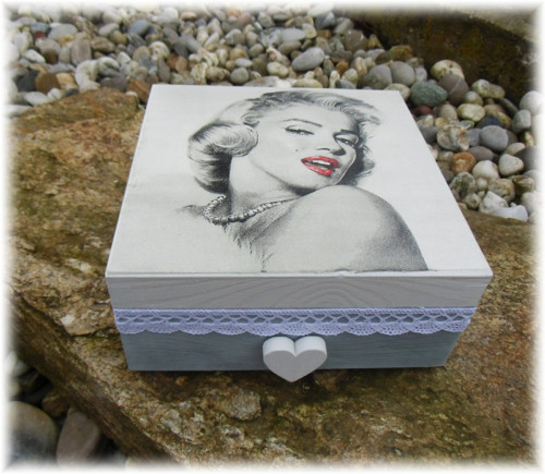 Dřevěná krabička s Marylin — foto 2