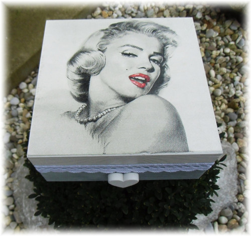 Dřevěná krabička s Marylin — foto 3